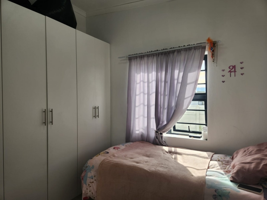 2 Bedroom Property for Sale in Pacaltsdorp Western Cape